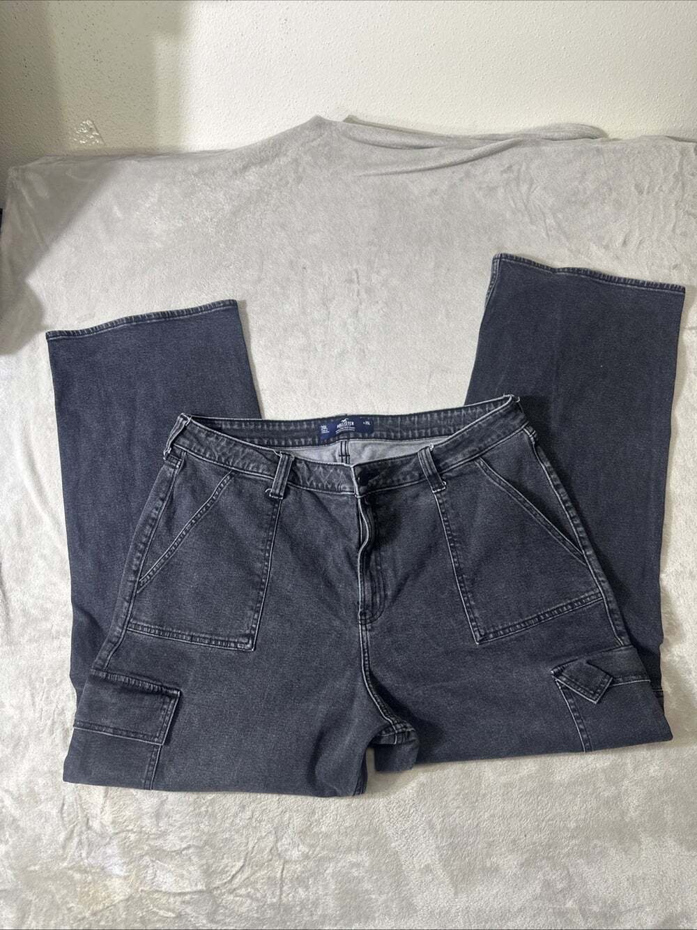 Hollister Ultra High-Rise Baggy Cargo Jeans Women’s 20L W35L Black Wash